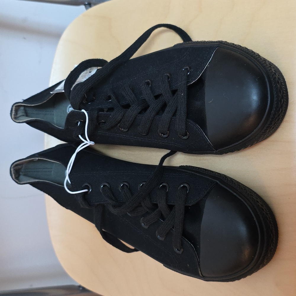 Athletech Black Sneakers Minimalist Design Low-Top Mens‎ 8 NWT